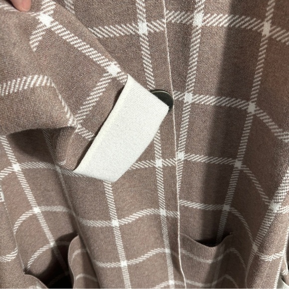 Jones New York taupe/cream size medium wrap/jacket/sweater, cozy, soft, warm - Picture 10 of 12